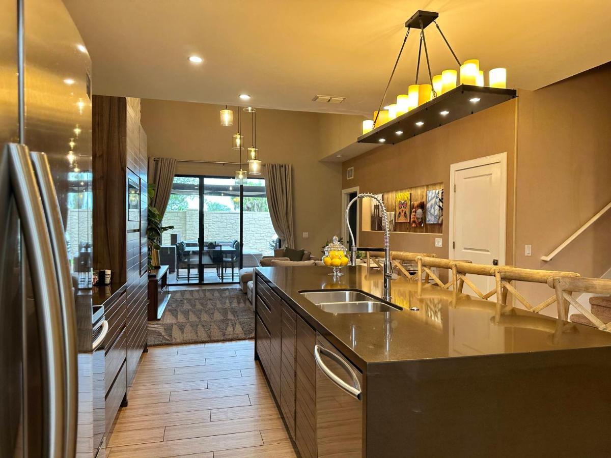 Modern 4 En W Private Hot Tub Bbq Grill Orlando