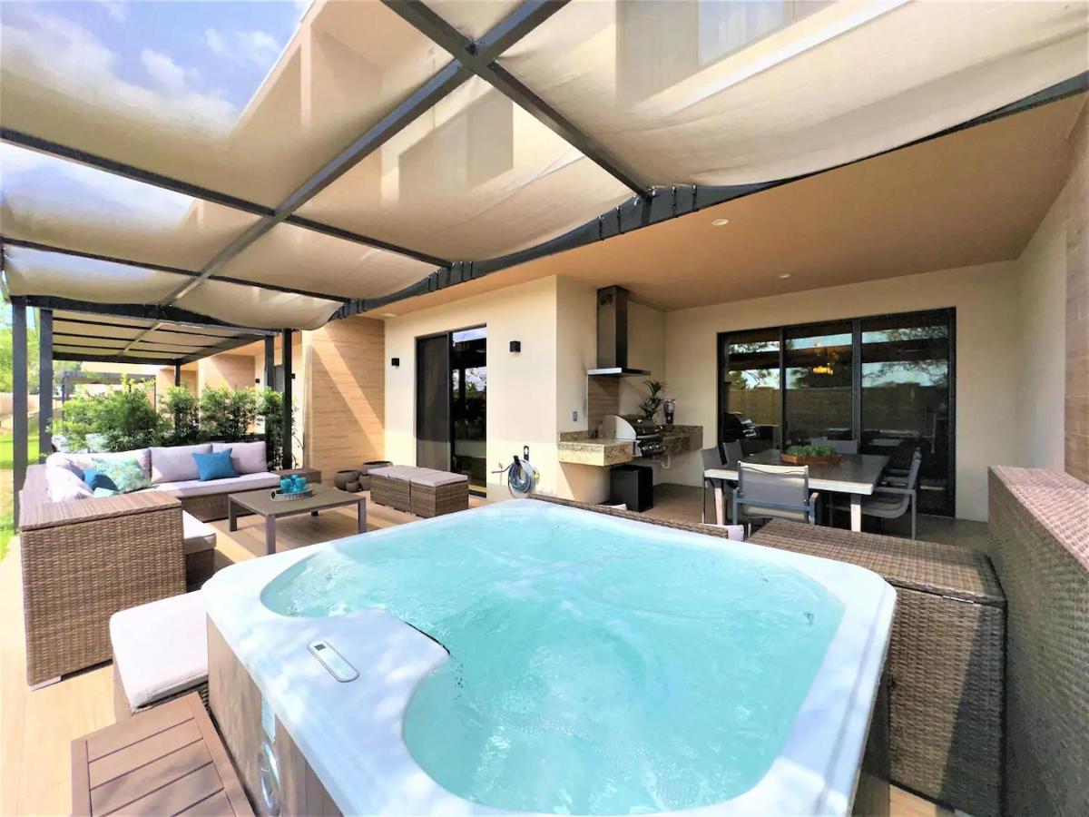 Modern 4 En W Private Hot Tub Bbq Grill