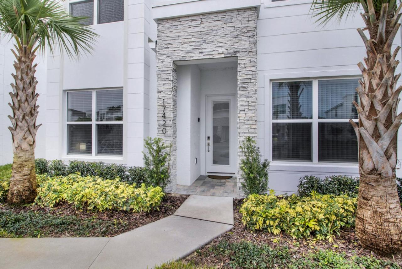 Modern Townhouse Near With Heated Pool Holiday home *