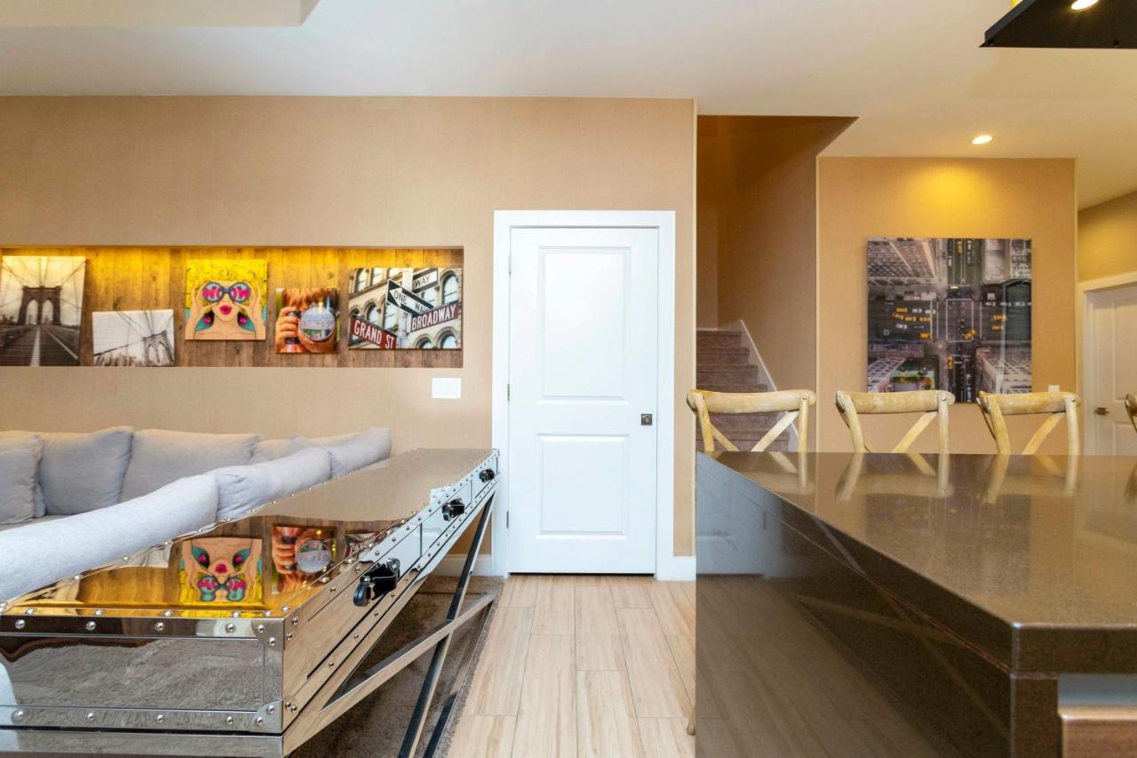 Magical 4suites W Jacuzzi Near 7497 Holiday home *