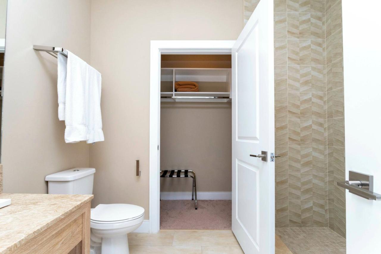 Magical 4suites W Jacuzzi Near 7497 Holiday home *