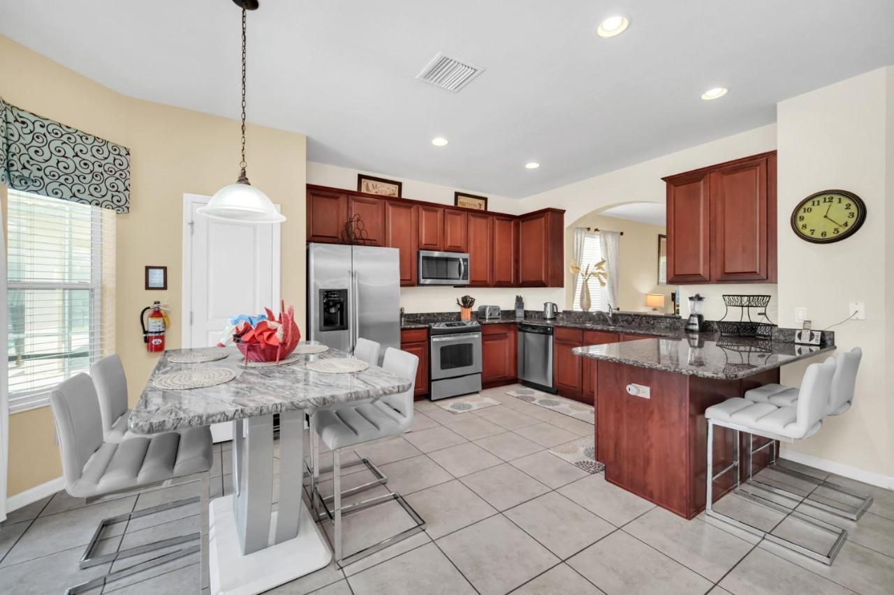 Private Screened Pool Home, Amenities Galore! Holiday home *