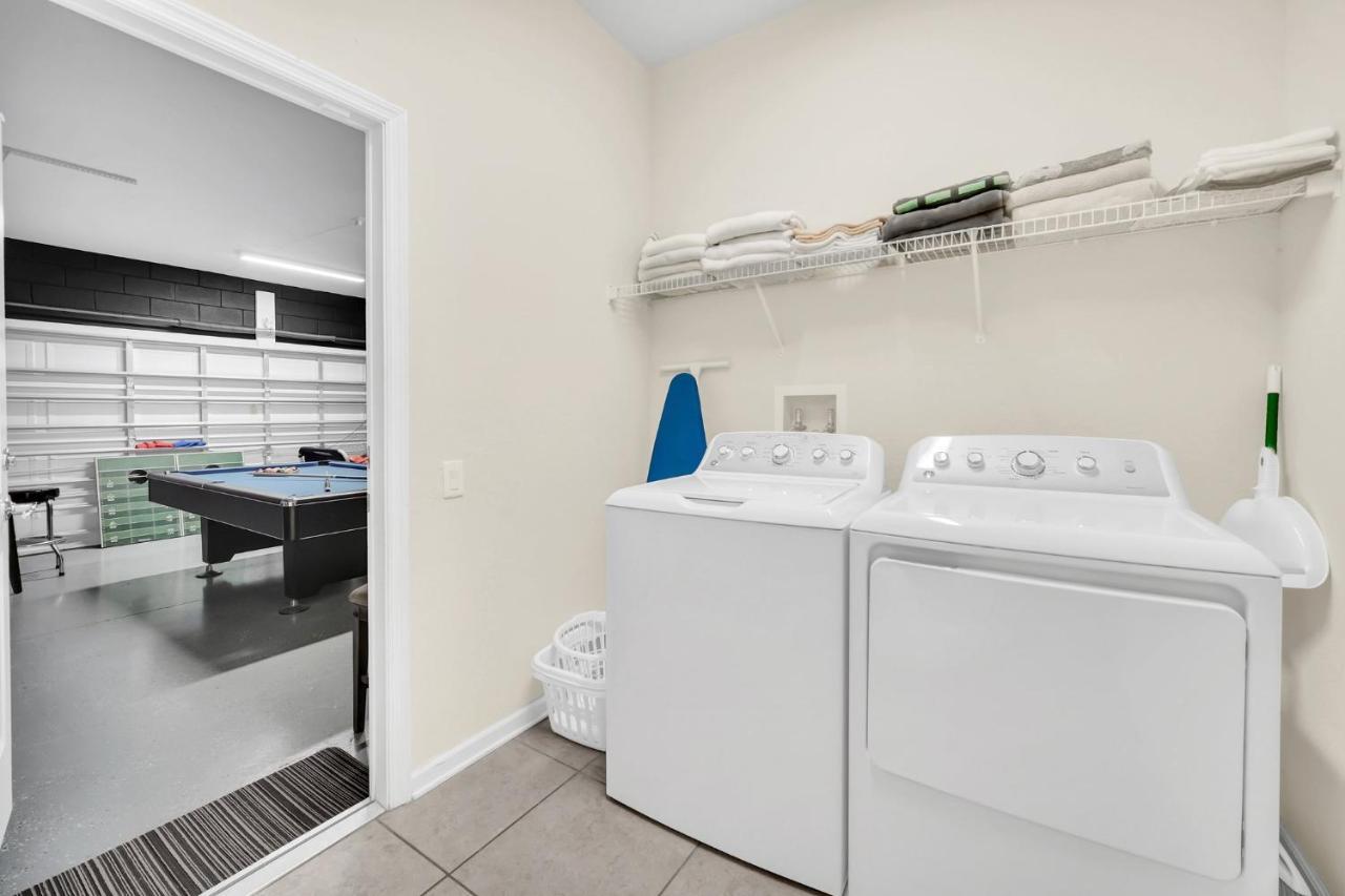 Private Screened Pool Home, Amenities Galore!
