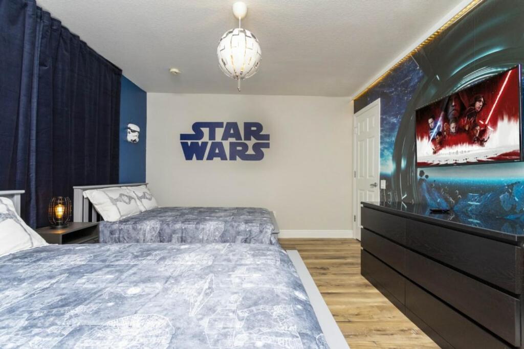 6 Bedrooms Pool And Game - 2 Miles To 7817 Orlando