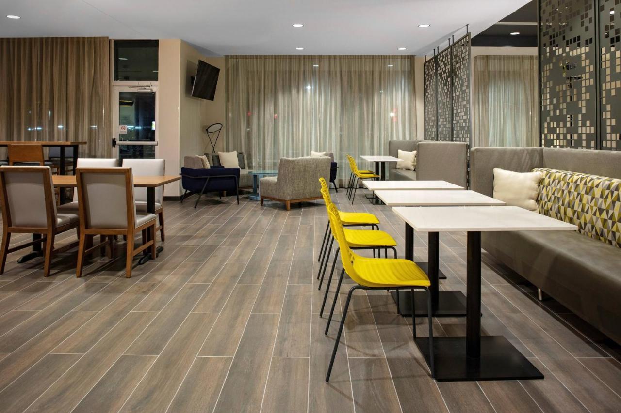 Hotel Towneplace By Marriott Airport