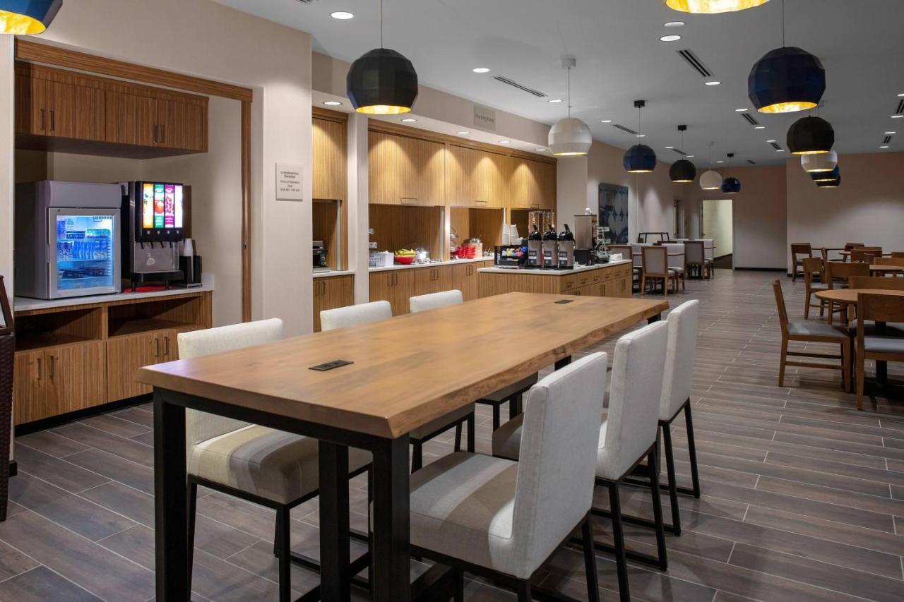 Towneplace By Marriott Airport Hotel