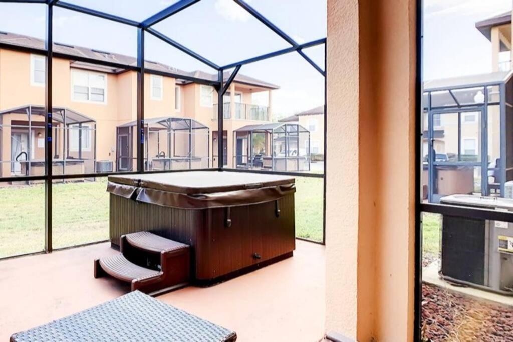 Vacation Paradise - Hot Tub - Sleeps 8 Holiday home