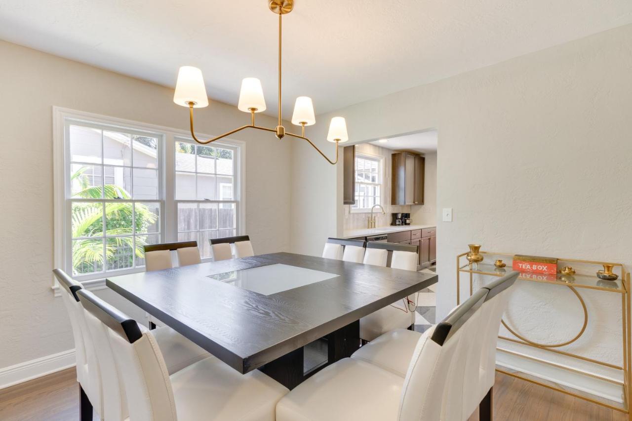 With Large Deck About 11 Mi To Universal Holiday home Orlando