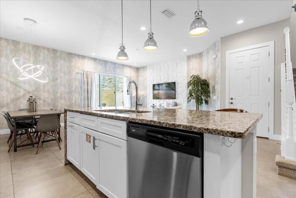 5 Bedrooms-6 Bathrooms-summerville Resort2668 Ss Holiday home