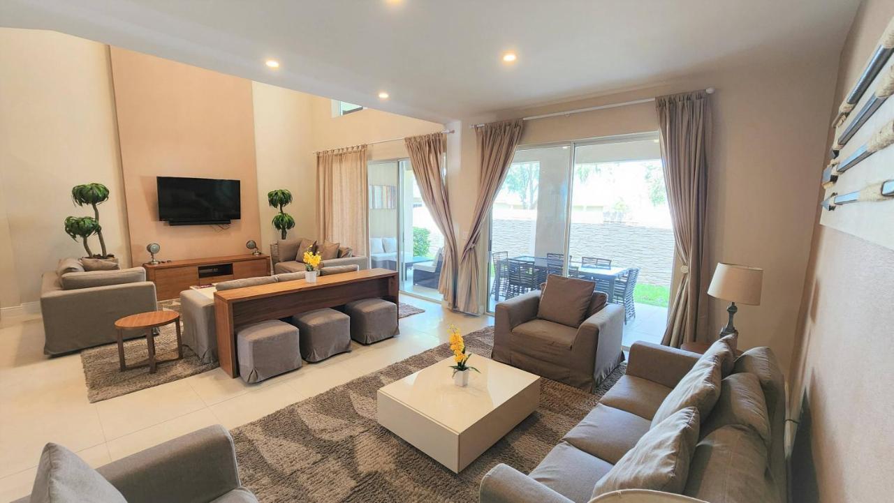 7639 Magic Village Luxury 3suites Near 192 Holiday home