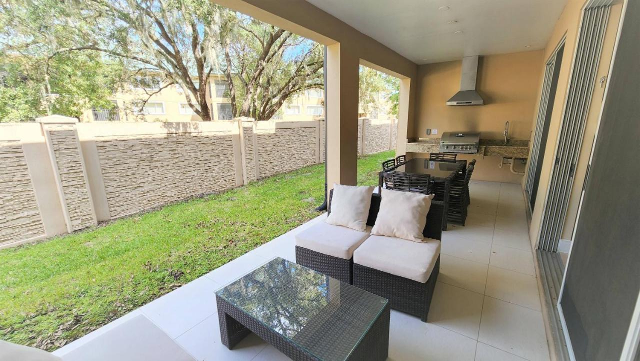 7639 Magic Village Luxury 3suites Near 192 Holiday home *