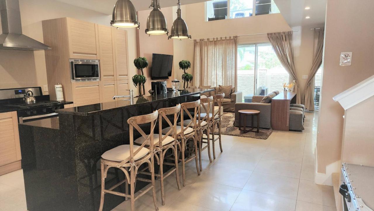 7639 Magic Village Luxury 3suites Near 192 *