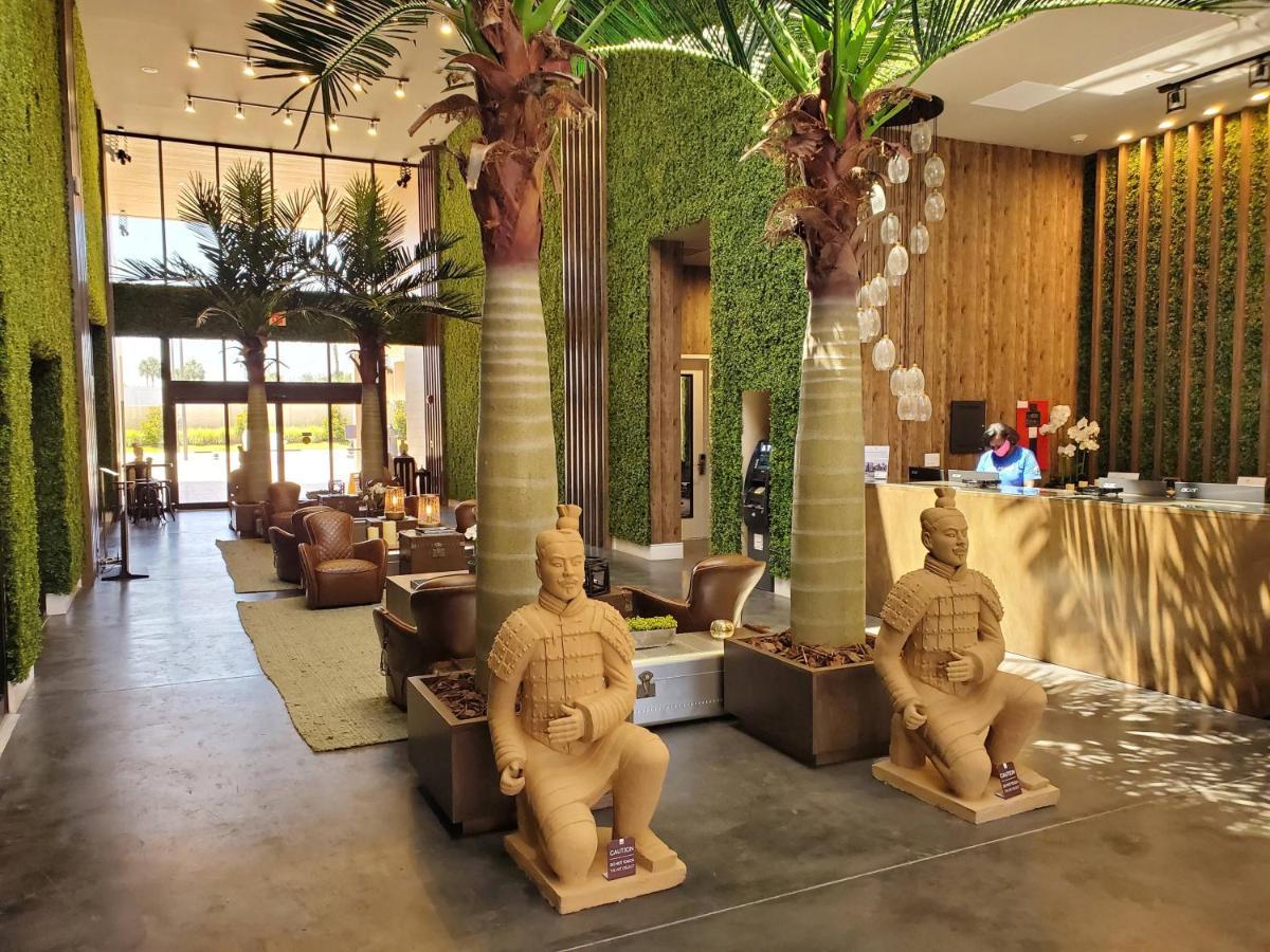 7490 Magic Village 4suites 8 Guests 8 Min *