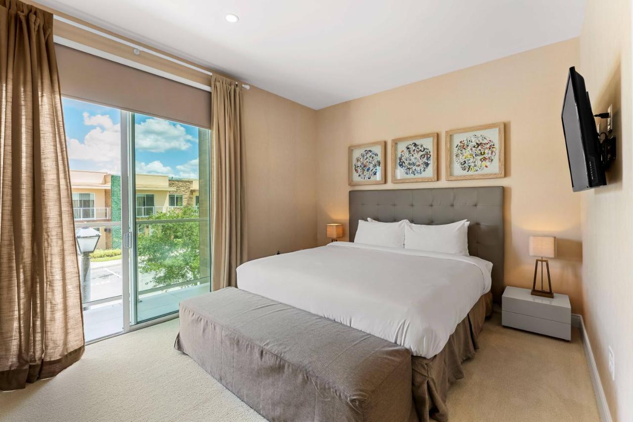 7639 Magic Village Luxury 3suites Near 192 Holiday home