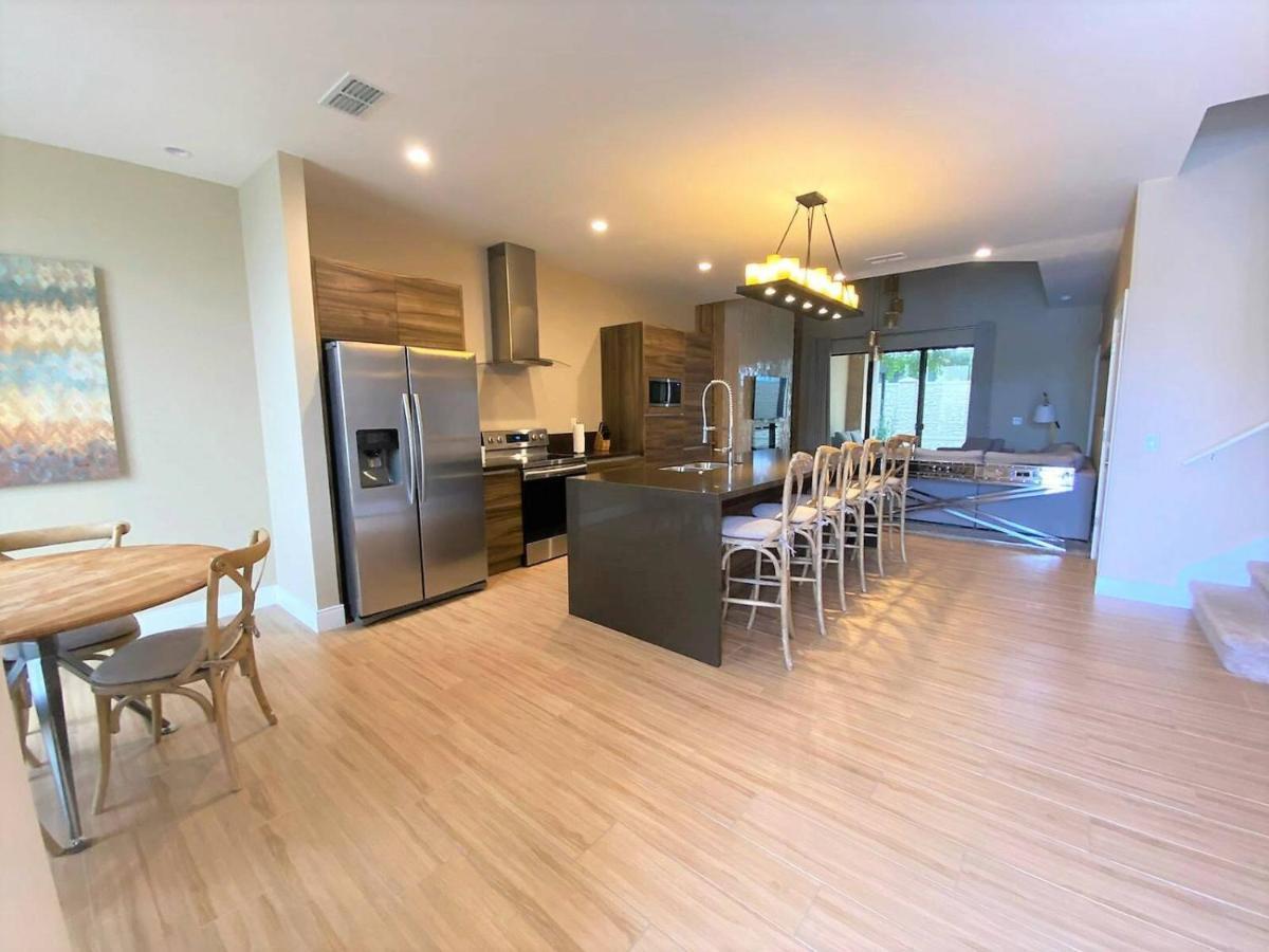 7490 Magic Village 4suites 8 Guests 8 Min Orlando