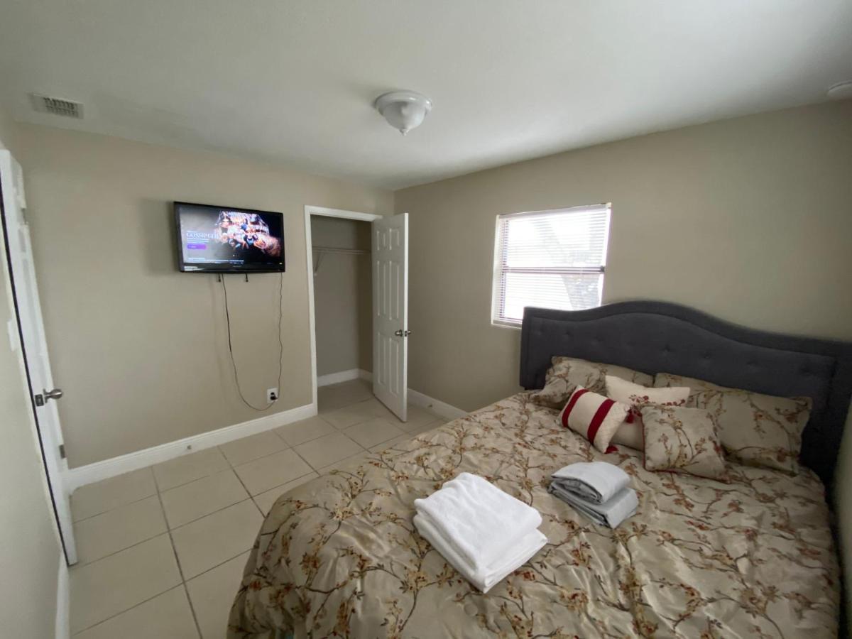 Holiday home Beautiful Modern 4 Bedroom 2 Ba House - International Drive *