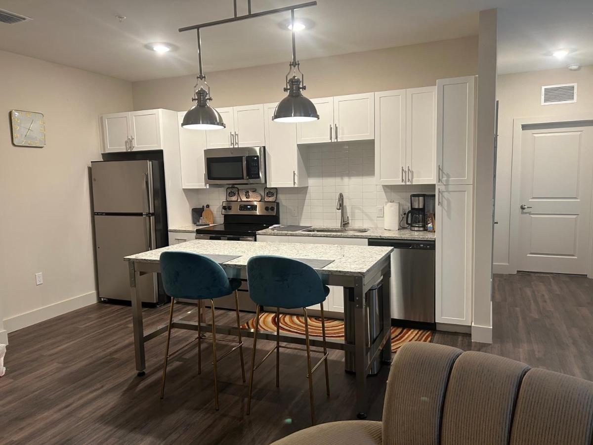 New Apt Close To Universal . *