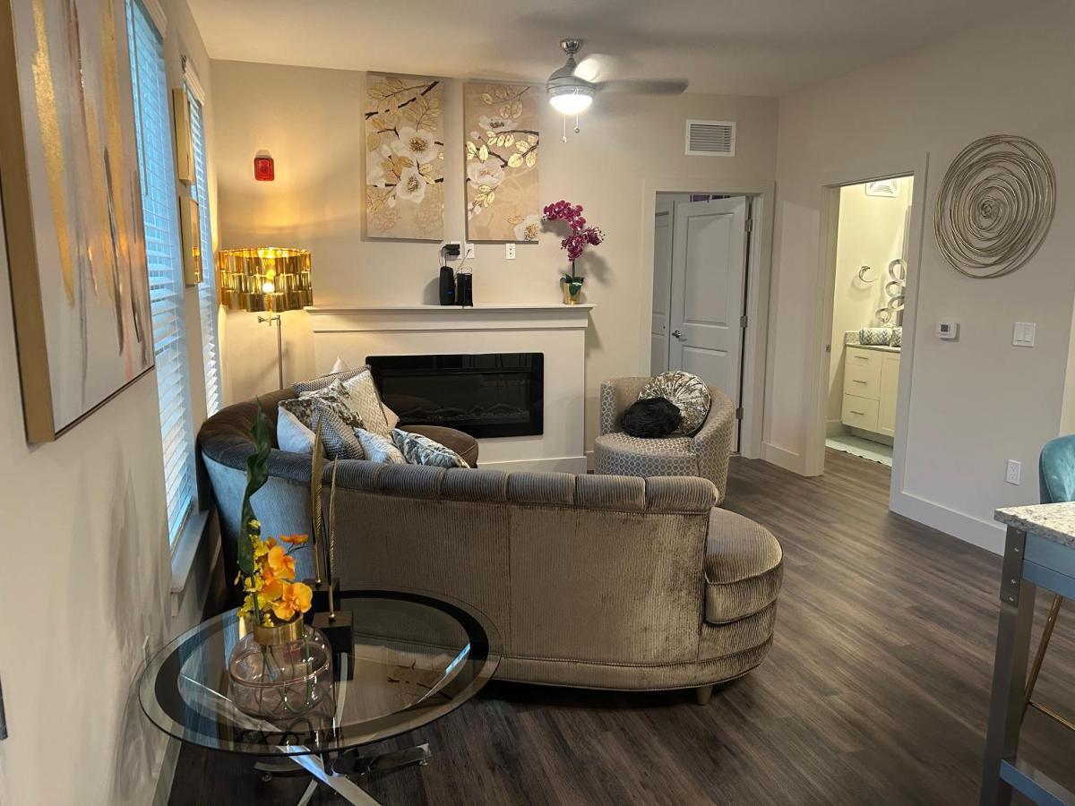 New Apt Close To Universal . Apartment