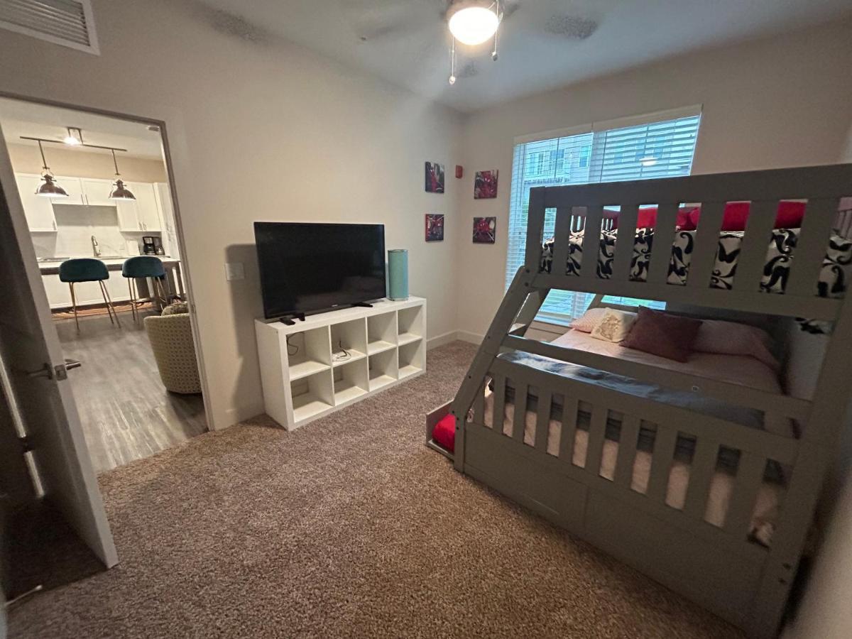 New Apt Close To Universal . *