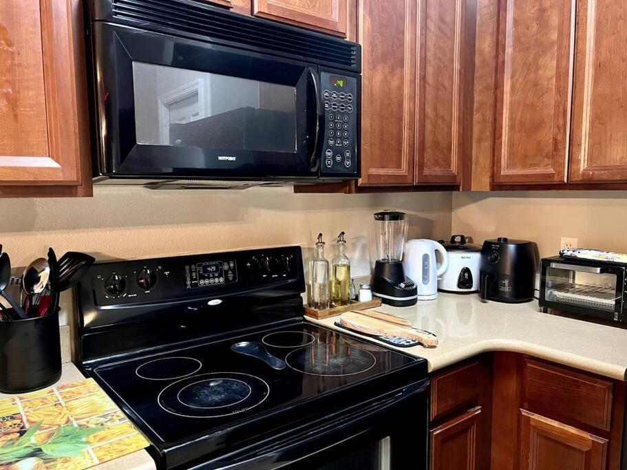Jungle Hideaway/pool/parking/gym Apartment Orlando