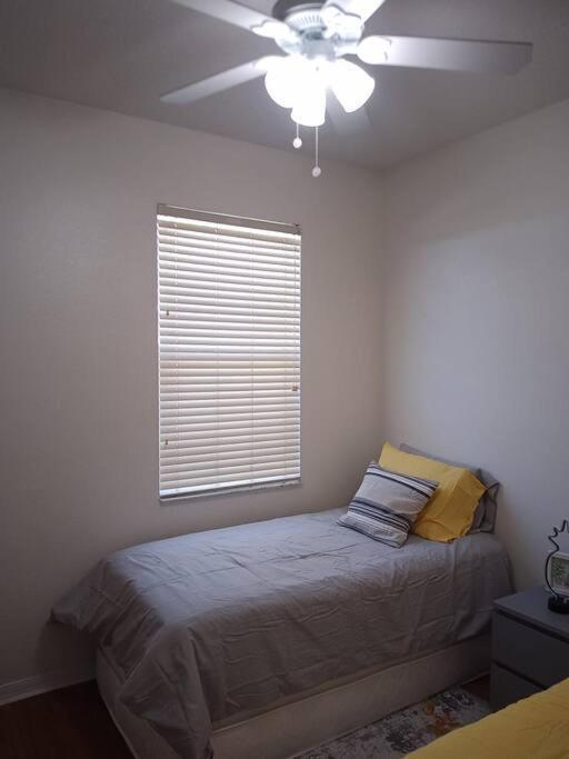 Holiday home Close To Disney. Big House With Backyard Orlando