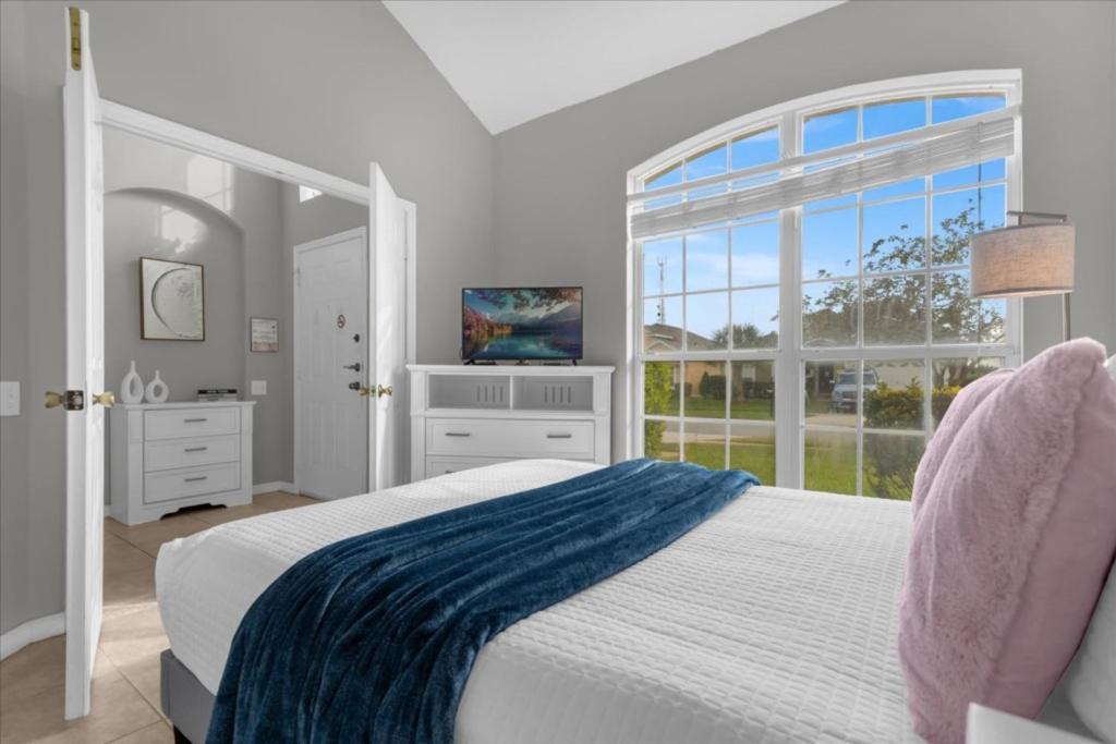 5 Bedrooms - 3,5 Bathrooms - Windsor Palms 8017 Kp