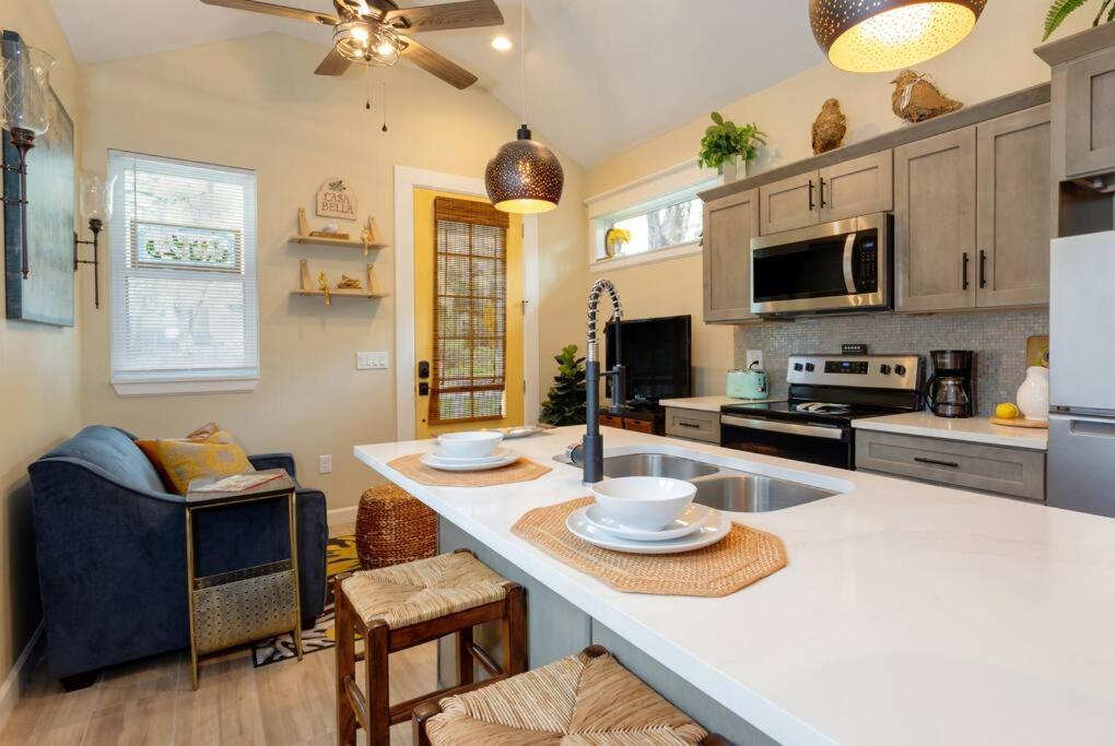 Downtown Tiny Life - Experience Tiny Living! Holiday home