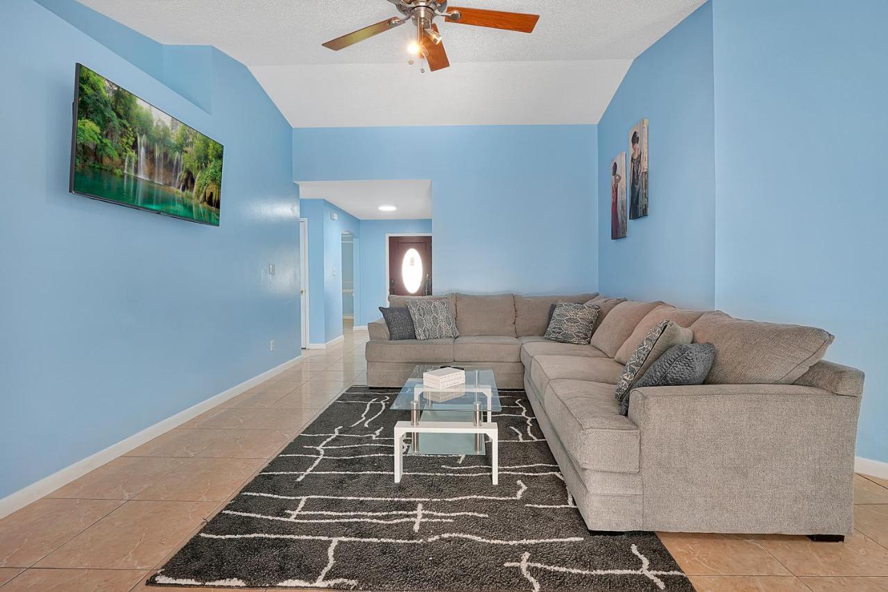 Luxury In With Pool - 10 Min *