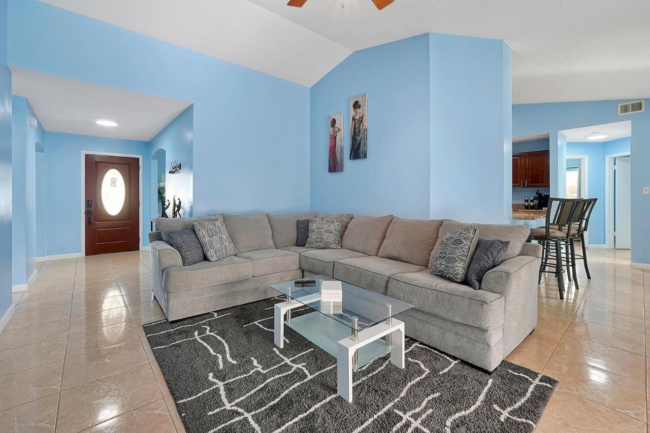 Villa Luxury In With Pool - 10 Min *