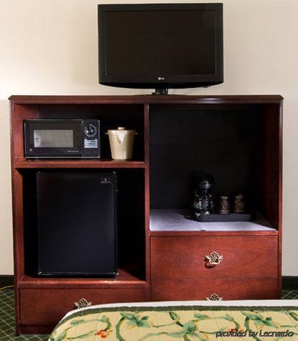 Fairfield Airport Hotel 3*