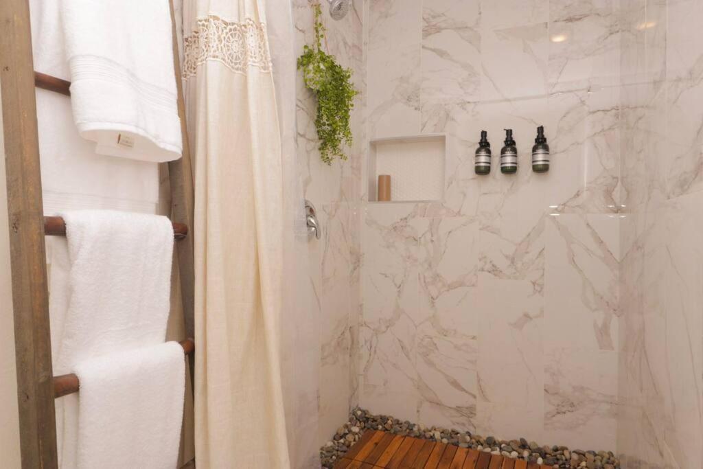 Stylish & Comfy Central Location