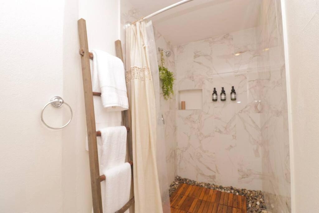 Stylish & Comfy Central Location *