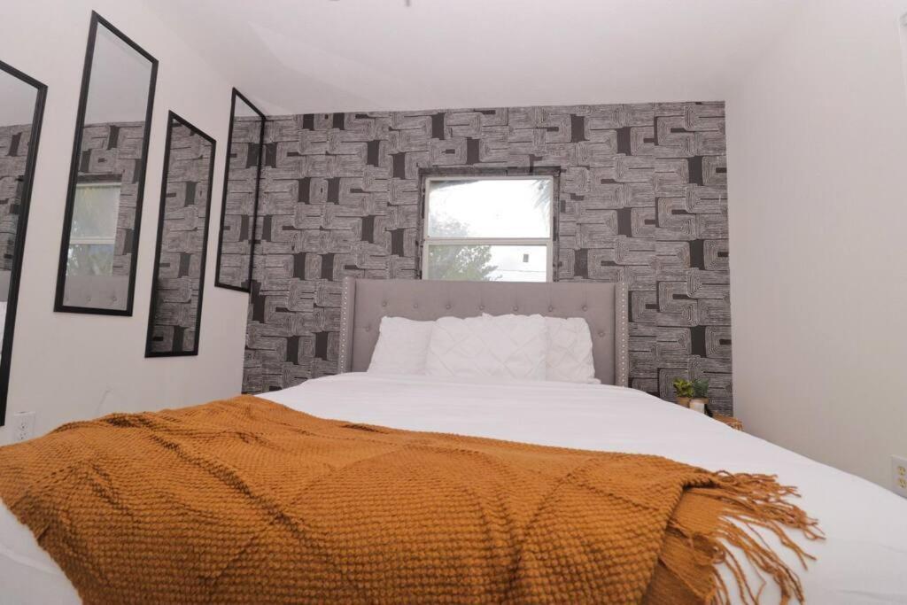 Stylish & Comfy Central Location