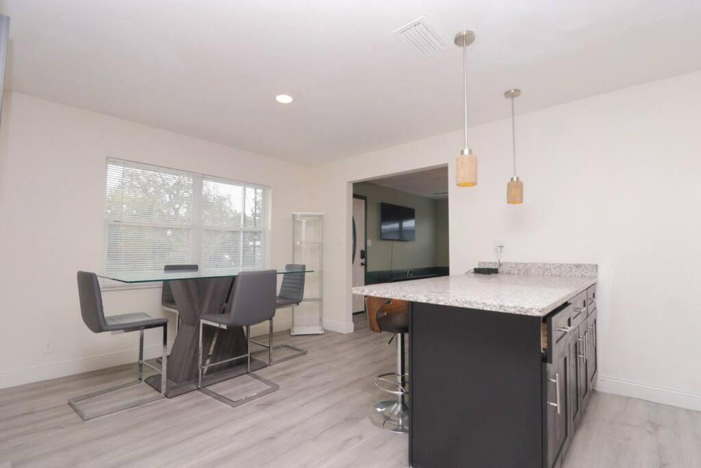Holiday home Stylish & Comfy Central Location *