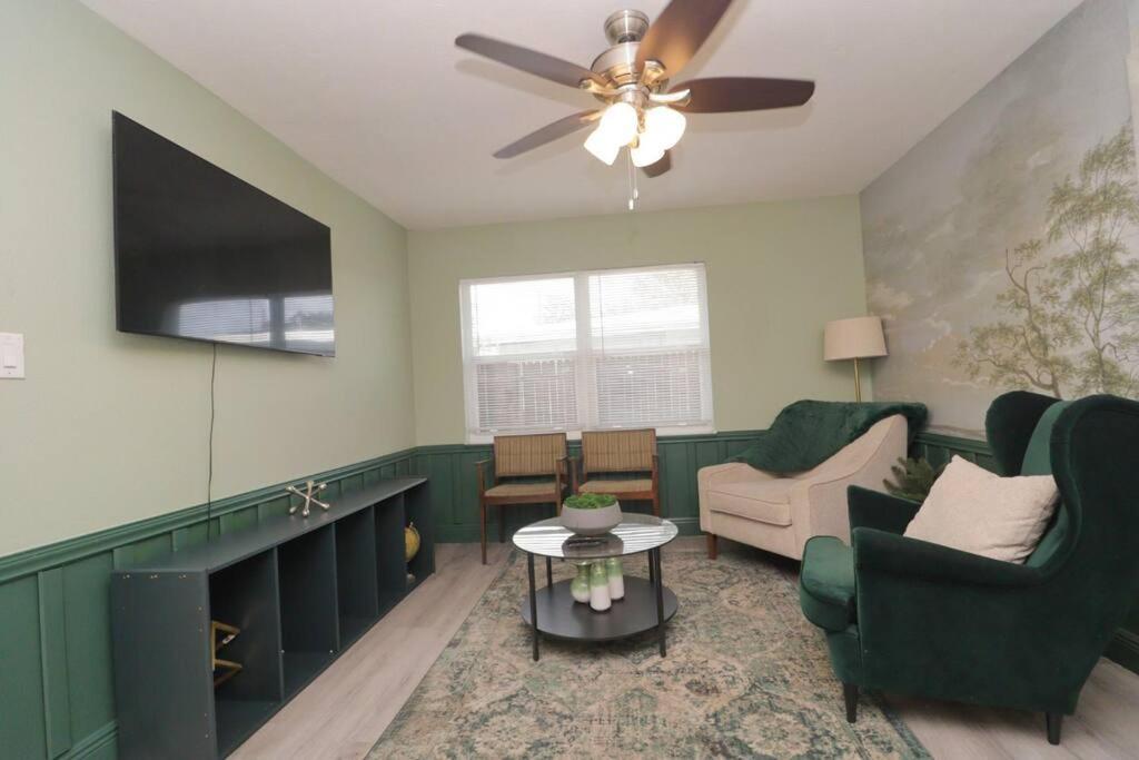 Stylish & Comfy Central Location Holiday home *