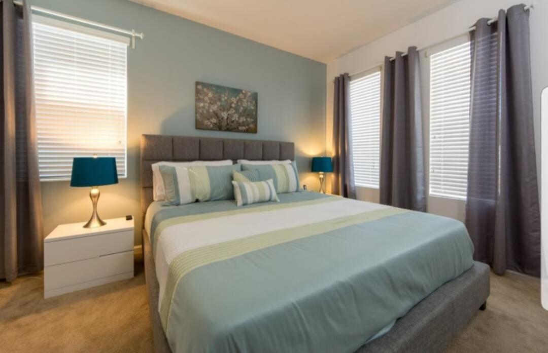 2684 - Beautiful With Pool Close To