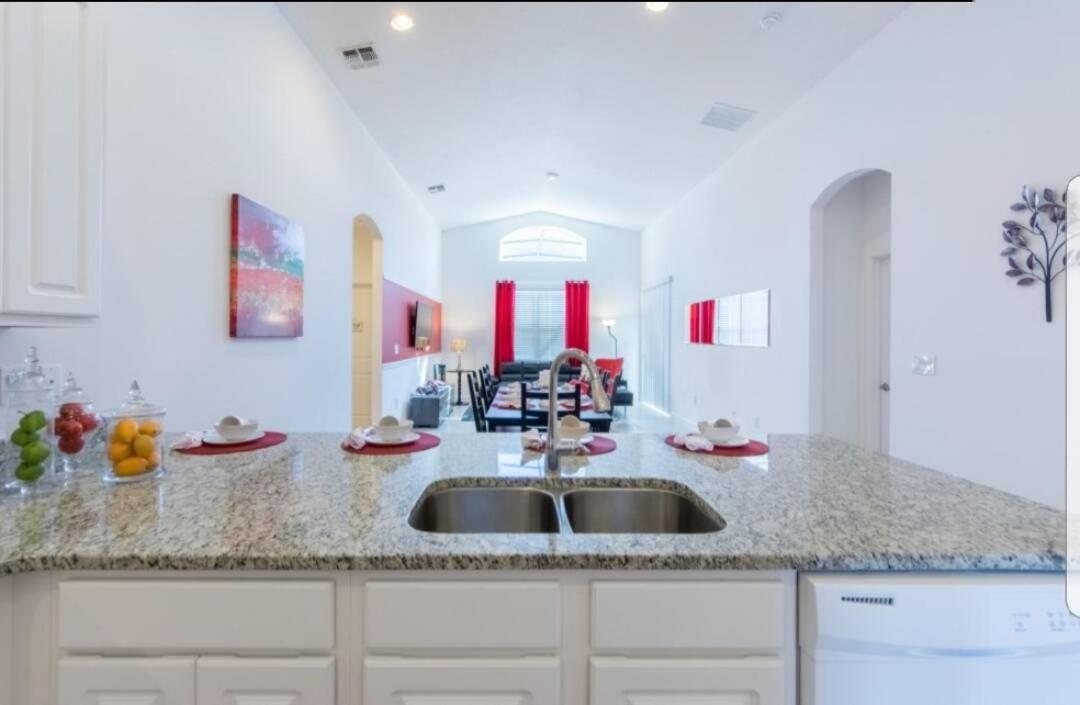 2684 - Beautiful With Pool Close To Holiday home *