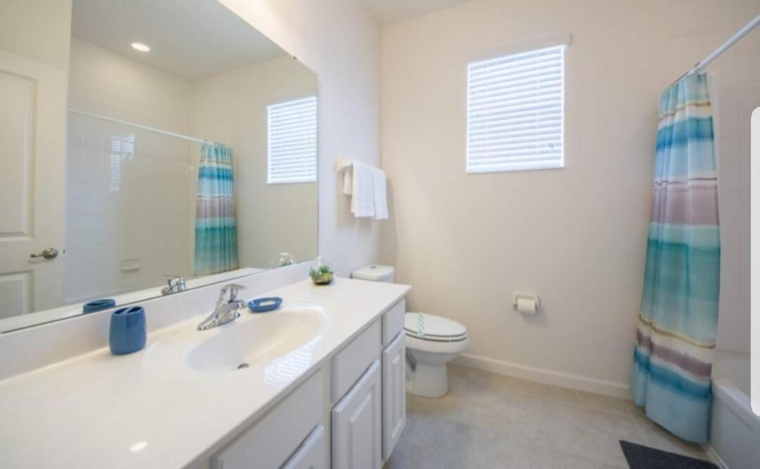 2684 - Beautiful With Pool Close To Holiday home