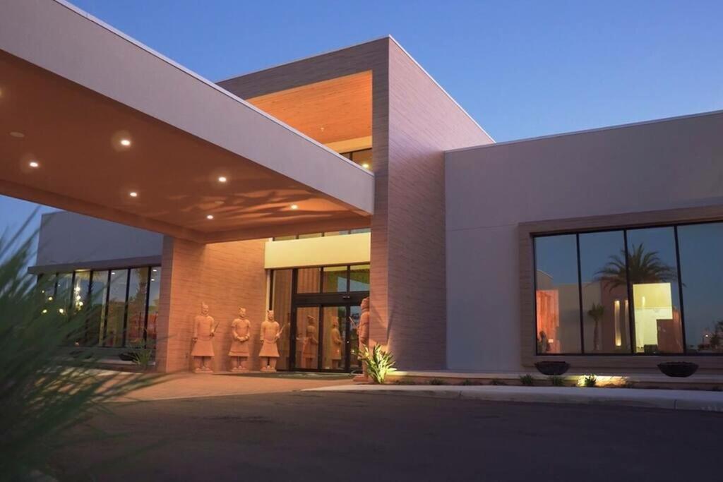 Elegant Single W 3 Bd Breathtaking View