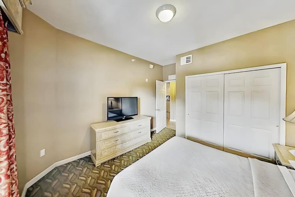Apartment Entire 3-br Minutes From X8 Hot Tub 2204 *