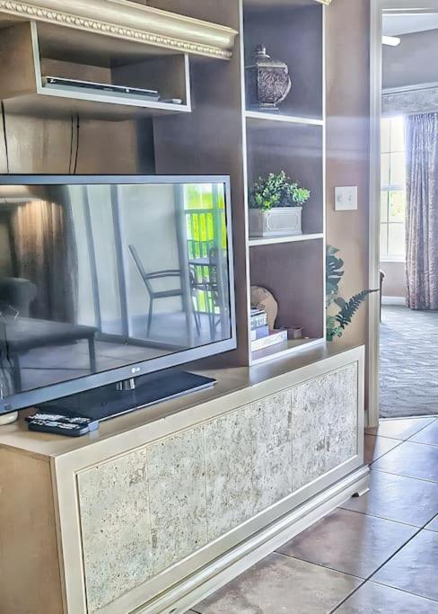 Entire 3-br Minutes From X8 Hot Tub 2204 Apartment *