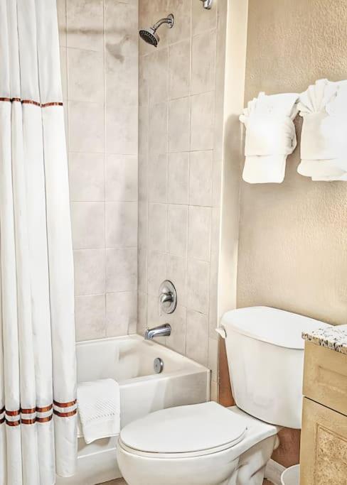 Entire 3-br Minutes From X8 Hot Tub 2204