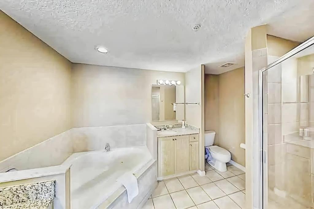Apartment Entire 3-br Minutes From X8 Hot Tub 2204 *
