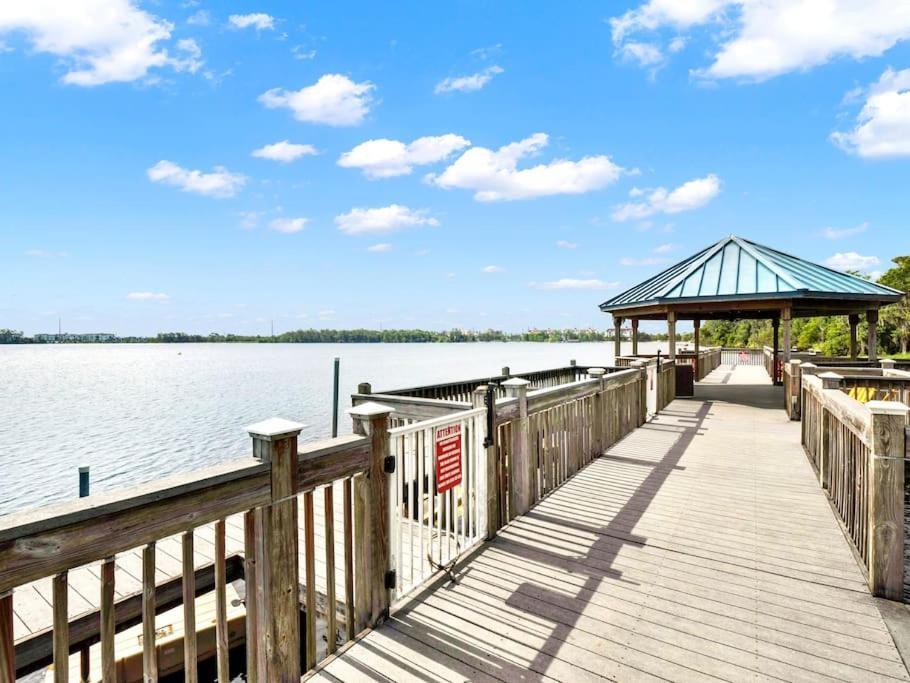 Apartment Big Pool, Stunning Lakeview, Sunrise, #1907 *