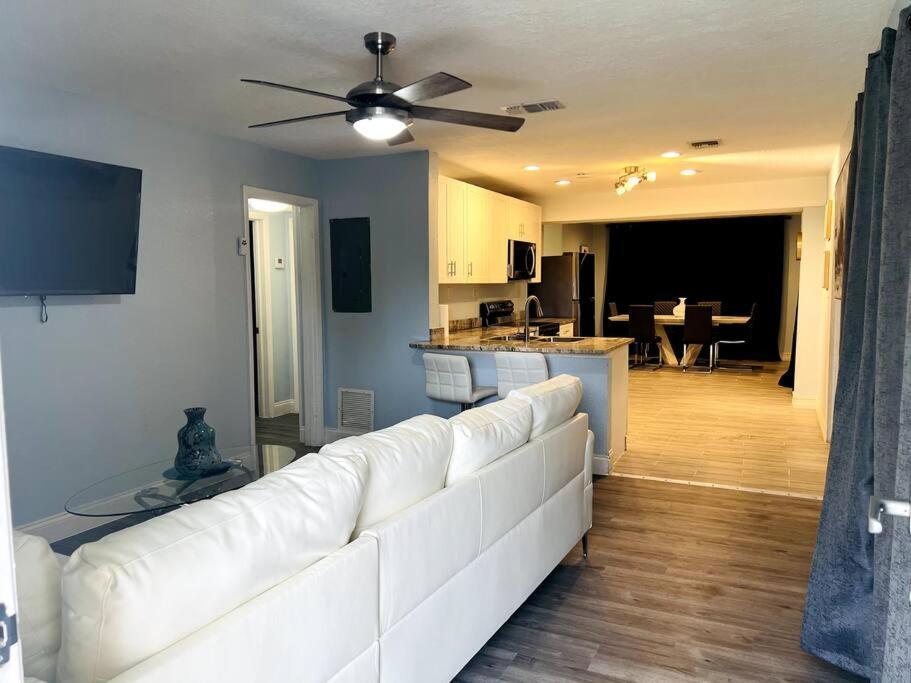 Holiday home 3bdrm Modern Entertainment *