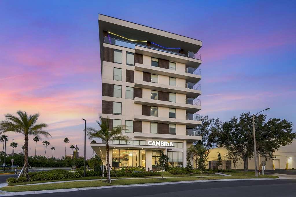 Cambria Universal Blvd Hotel