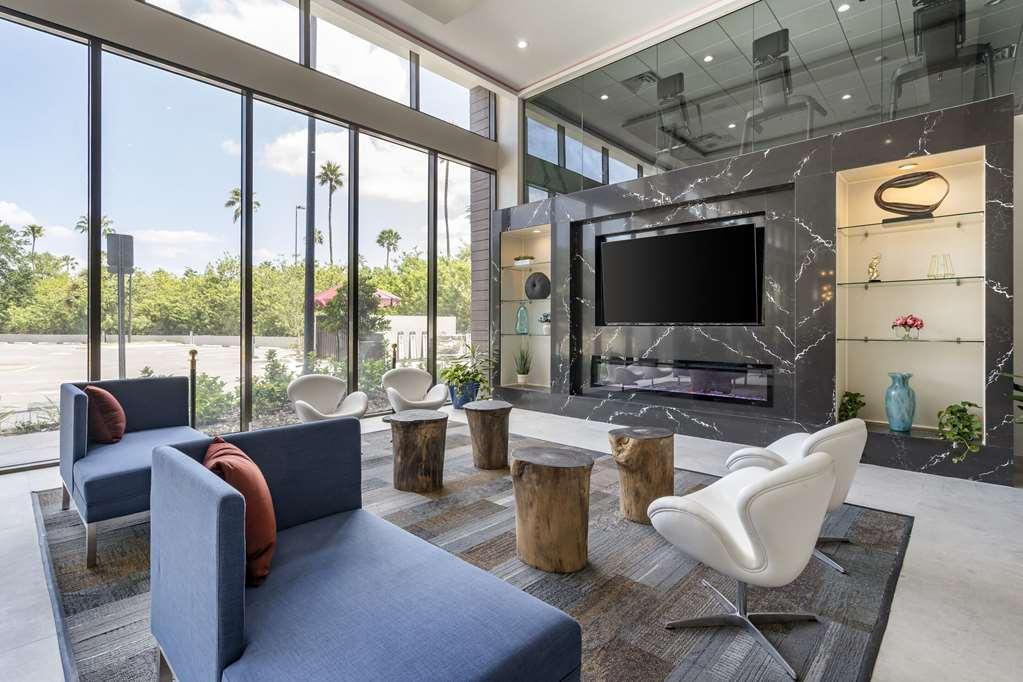 Cambria Universal Blvd