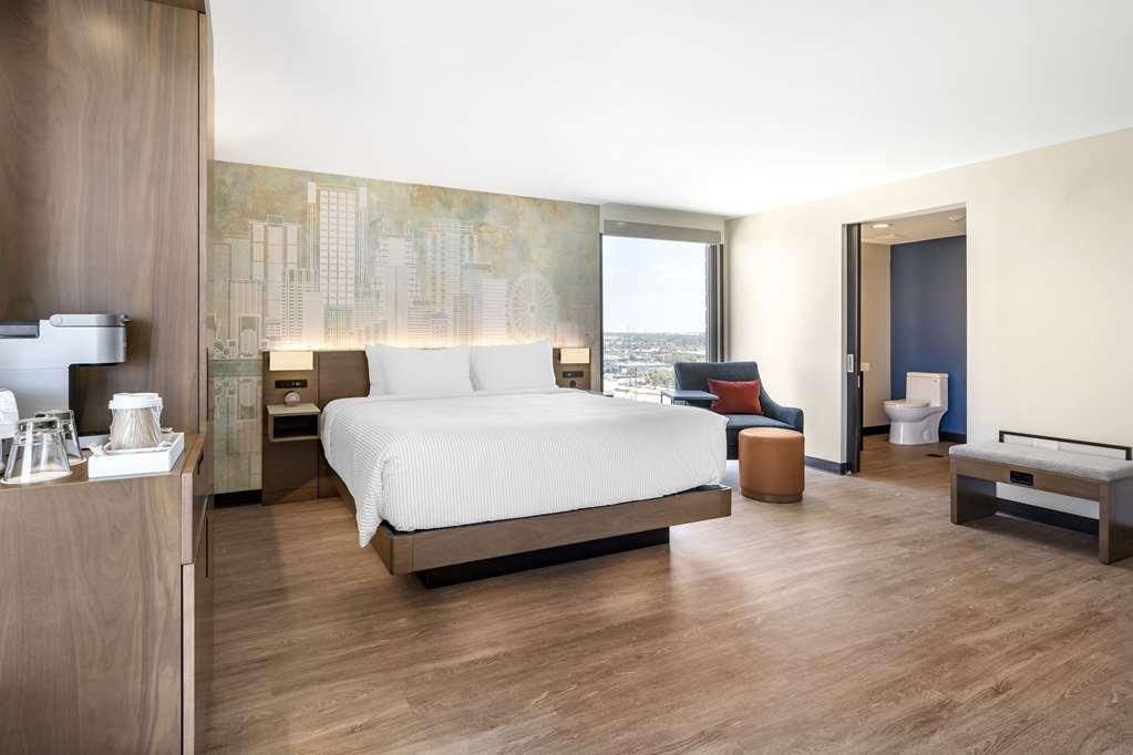 Cambria Universal Blvd Hotel *