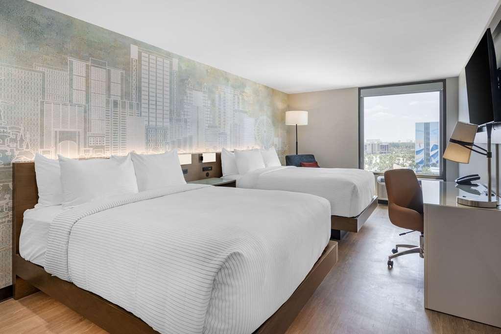 Cambria Universal Blvd Hotel *