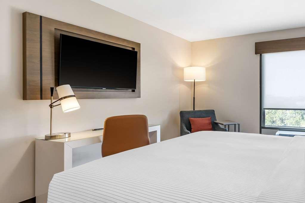 Cambria Universal Blvd Hotel